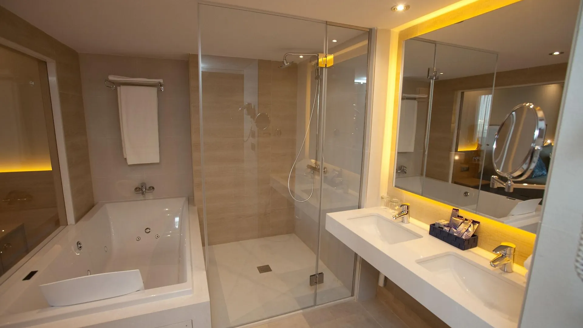 ****  M.A. Hotel Sevilla Congresos Spain